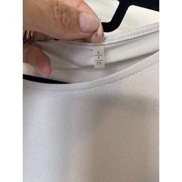 Tahari Cold Shoulder Lightweight Gray Top Womens Small Short  Sleeve - Picture 4 of 8